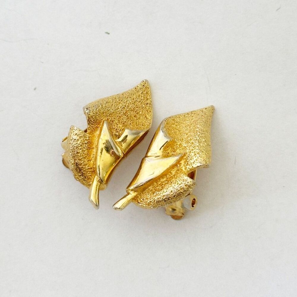 Vintage Gold Tone Twisted Leaf Clip On Earrings